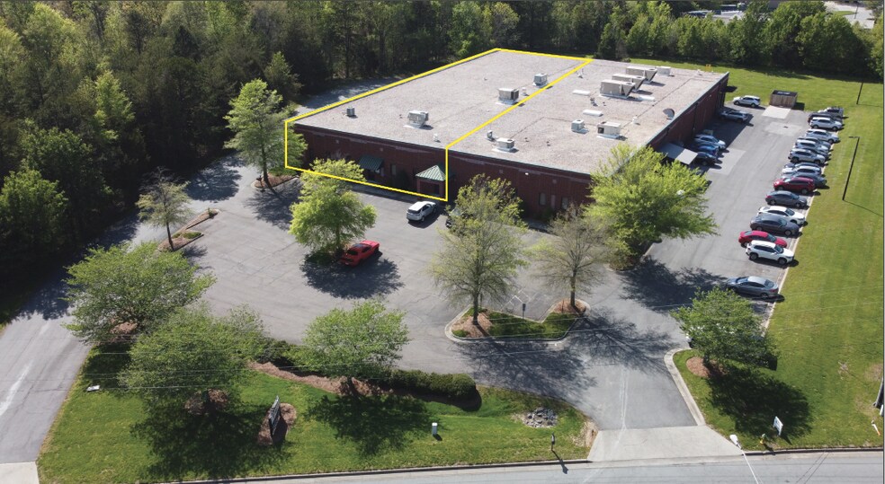 2534 Empire Dr, Winston-Salem, NC à louer - Photo de l’immeuble – Image 2 sur 3