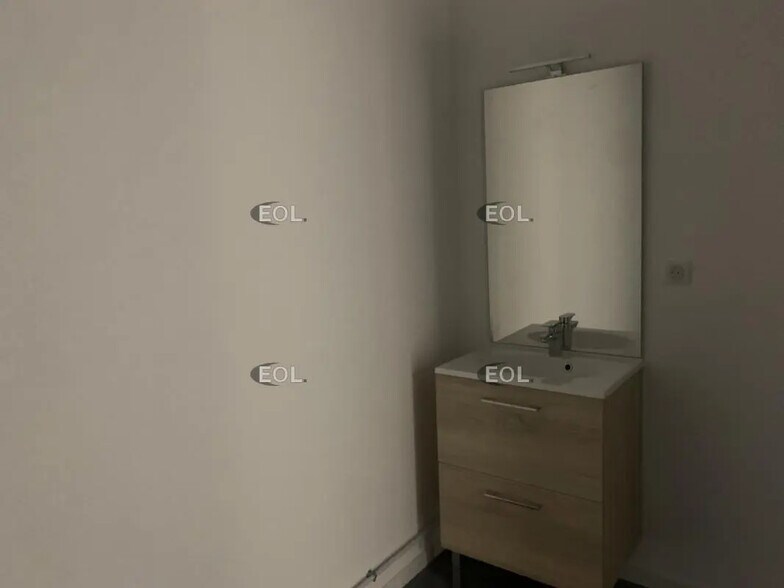 Bureau dans Le Thor à louer - Photo intérieure – Image 2 sur 2