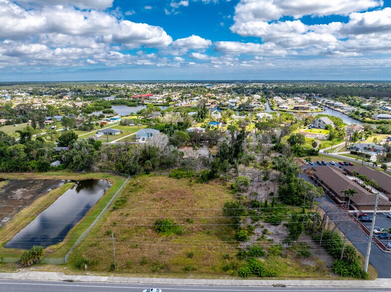 1630 Manor Rd, Englewood, FL à vendre - Photo de l’immeuble – Image 3 sur 47