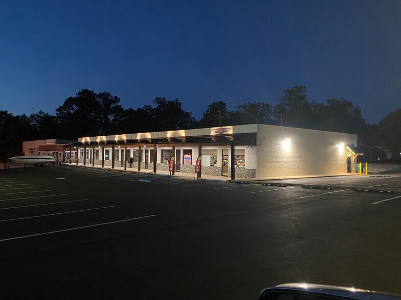 368 N Broadnax St, Dadeville, AL à louer - Photo de l’immeuble – Image 1 sur 9
