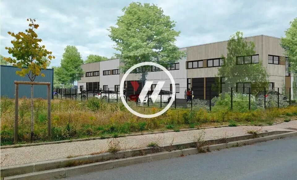 Local d’activités dans Viarmes à louer - Photo de l’immeuble – Image 2 sur 7