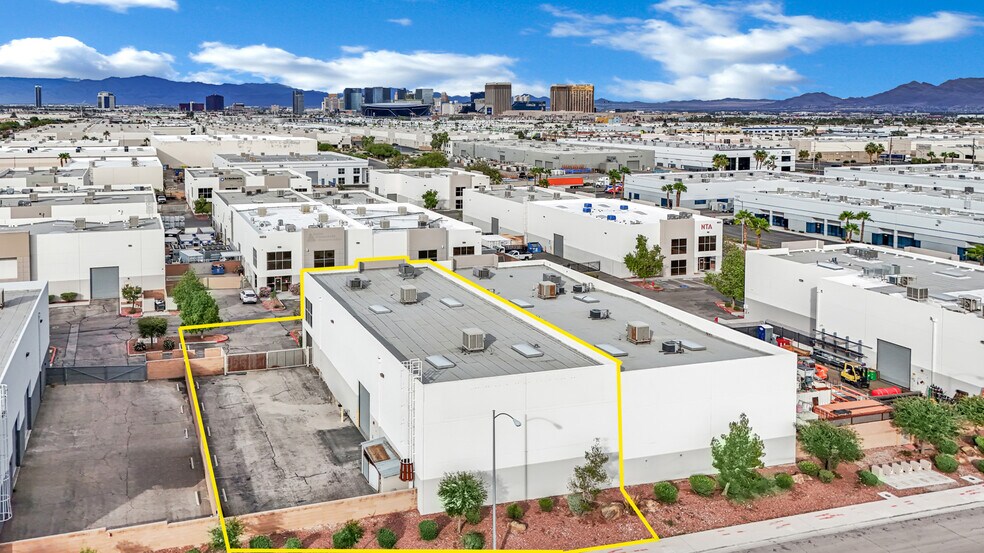 6675 Schuster St, Las Vegas, NV à louer - Photo de l’immeuble – Image 3 sur 11