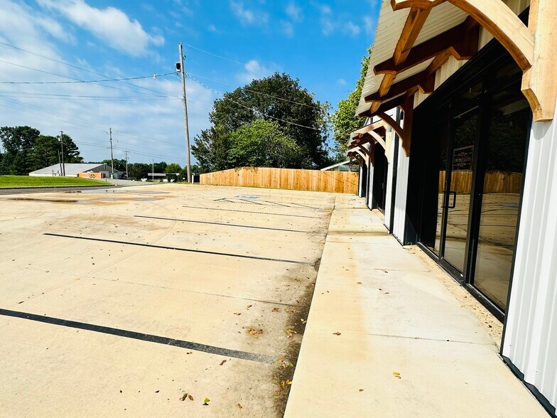 1195 E Main St, Melbourne, AR à vendre - Photo de l’immeuble – Image 3 sur 16
