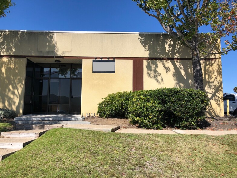 330 S Pacific St, San Marcos, CA à louer - Photo de l’immeuble – Image 1 sur 1
