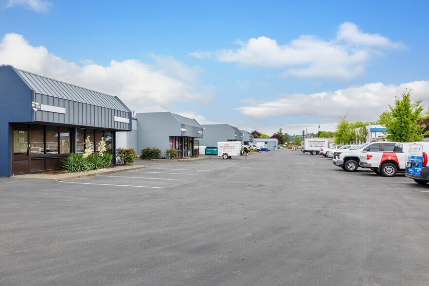 Fife Business Center portefeuille de 2 biens à vendre sur LoopNet.fr - Photo de l’immeuble – Image 3 sur 5