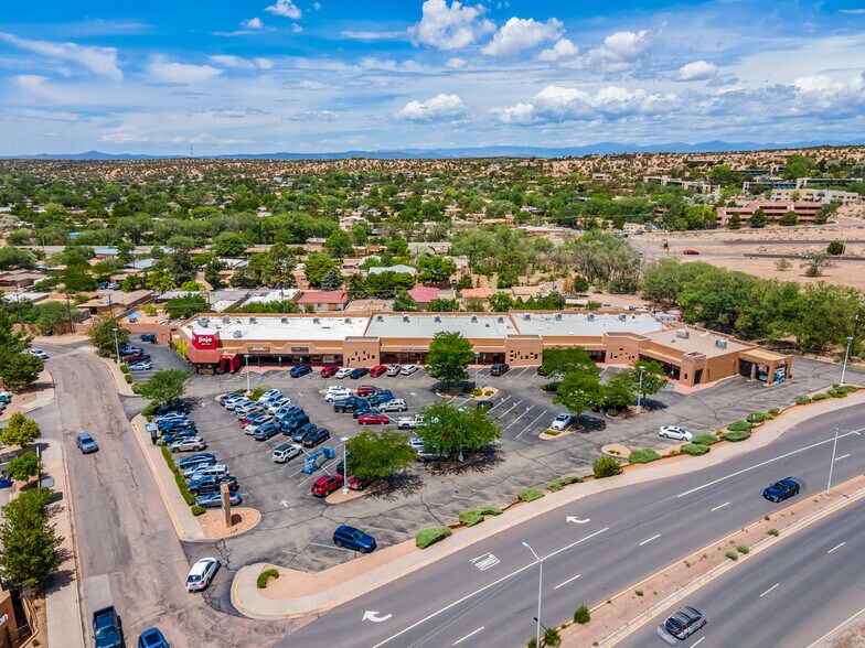 500 N Guadalupe St, Santa Fe, NM à louer - Photo de l’immeuble – Image 3 sur 12