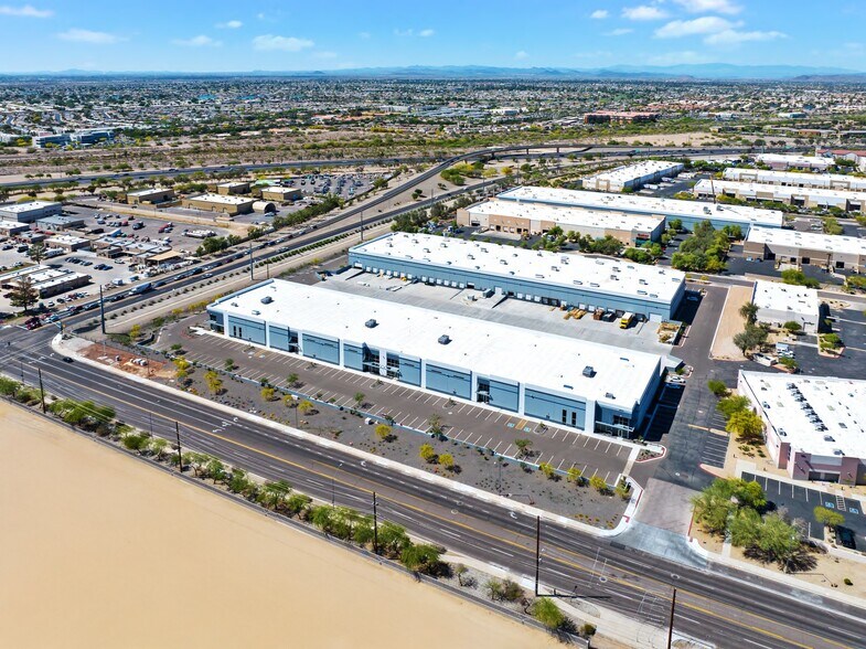 9030 W Cactus Rd, Peoria, AZ à louer - Photo de l’immeuble – Image 2 sur 7