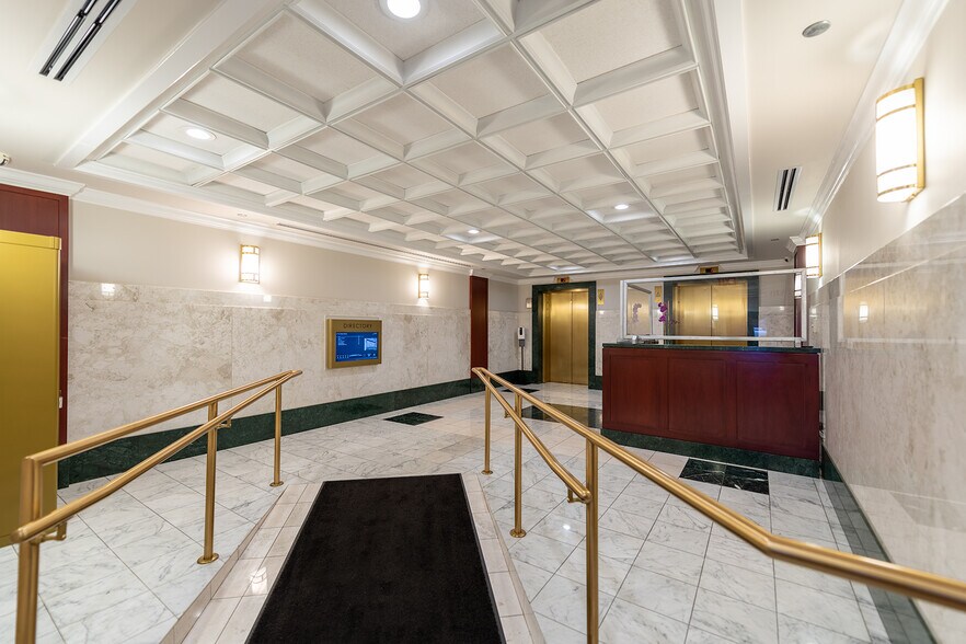 177 N State St, Chicago, IL à louer - Hall d’entrée – Image 2 sur 4