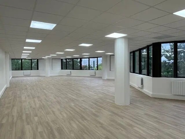 Bureau dans Rosny-sous-Bois à louer - Photo de l’immeuble – Image 1 sur 8