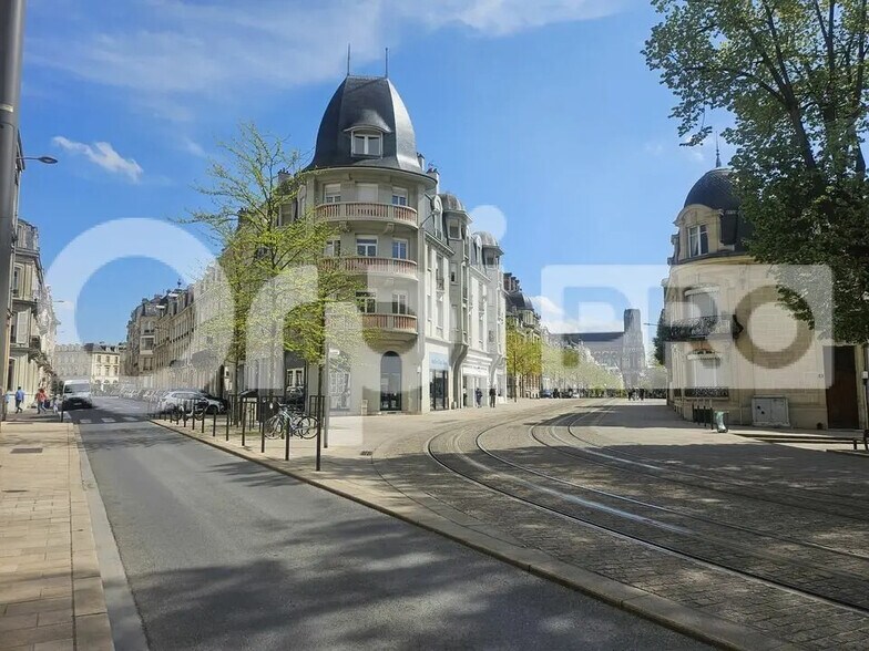 Local d'activités dans Reims à vendre - Photo de l’immeuble – Image 2 sur 12