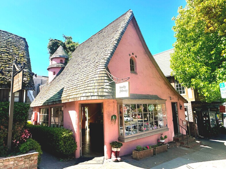 Ocean Ave, Carmel, CA à louer - Photo de l’immeuble – Image 1 sur 2
