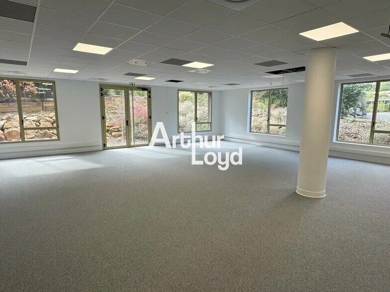 Bureau dans Valbonne à vendre - Photo de l’immeuble – Image 1 sur 16