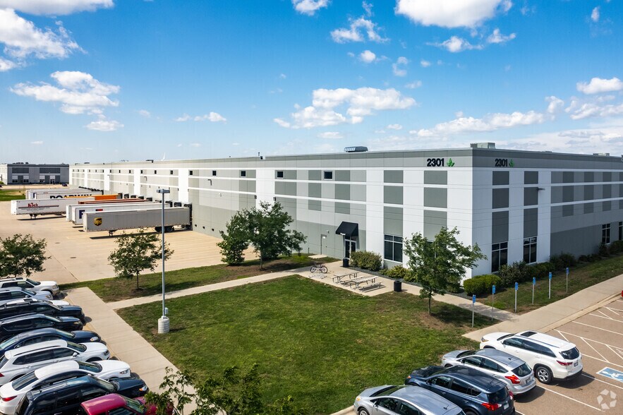 2301 4th Ave E, Shakopee, MN à louer - Photo principale – Image 1 sur 5