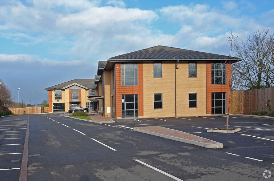 Falcon Dr, Milton Keynes à vendre - Photo de l’immeuble – Image 3 sur 4