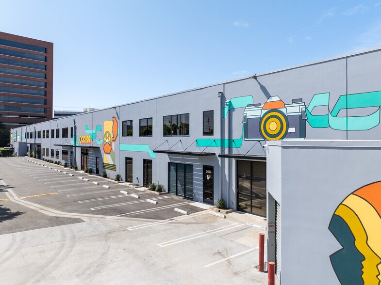 2036-2048 Armacost Ave, Los Angeles, CA à louer - Photo de l’immeuble – Image 3 sur 19