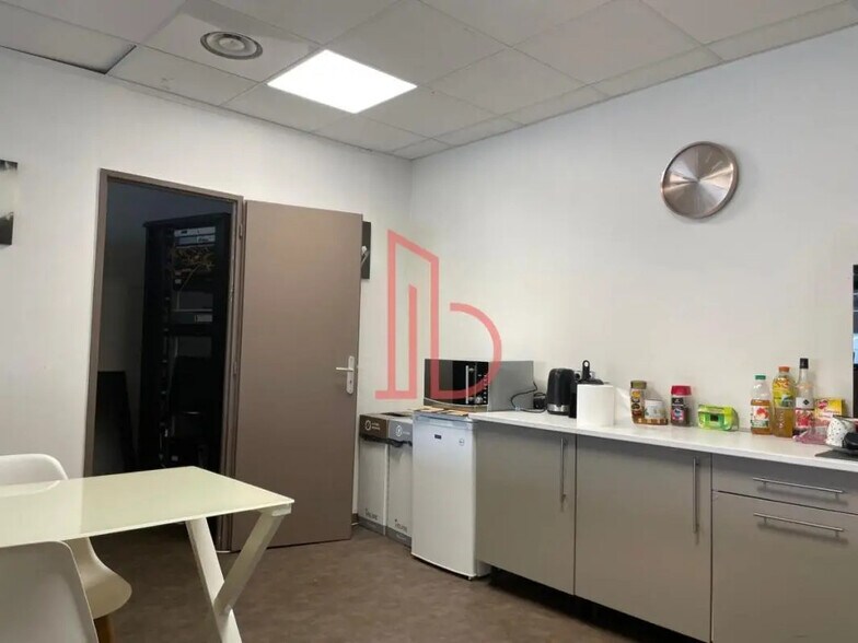 Bureau dans Bordeaux à louer - Photo de l’immeuble – Image 2 sur 4