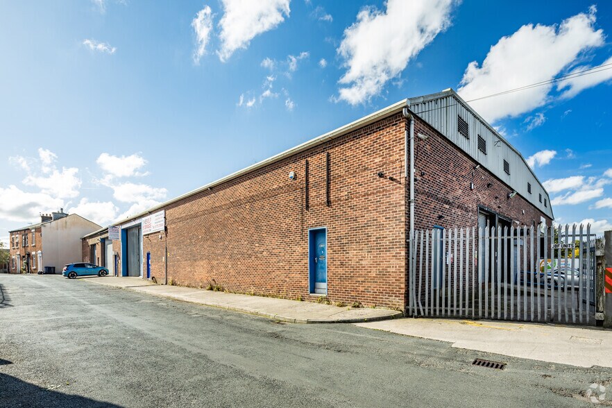 Dewhurst Row, Preston à louer - Photo principale – Image 1 sur 4