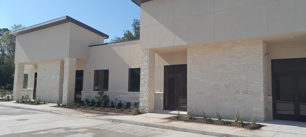 855 Rockmead Dr, Kingwood, TX à louer - Photo de l’immeuble – Image 3 sur 15