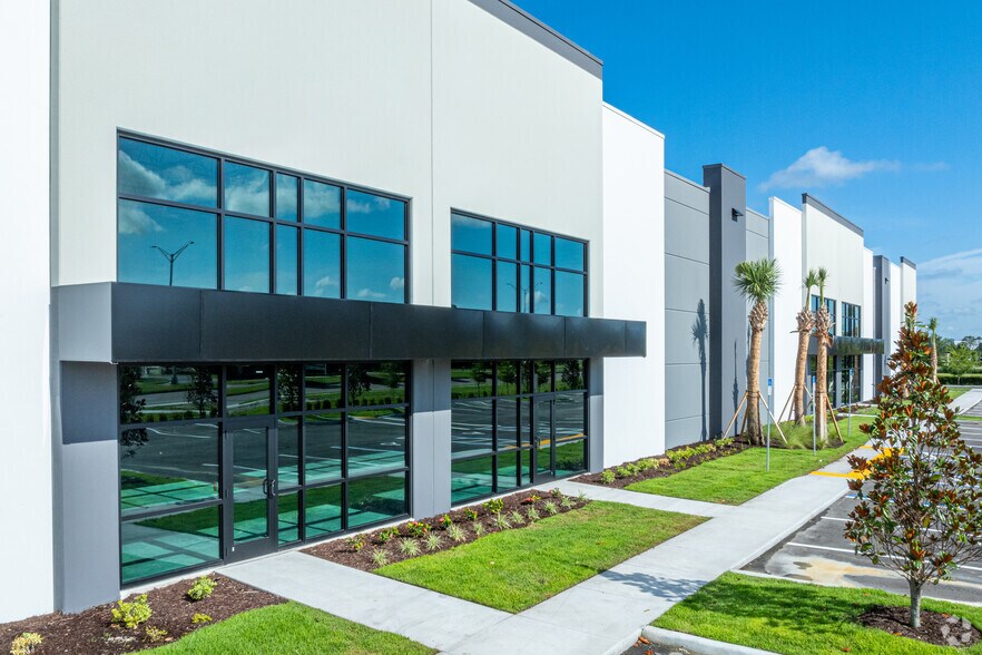 4071 Lakewood Ranch Blvd N, Lakewood Ranch, FL à louer - Photo de l’immeuble – Image 3 sur 15