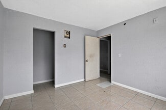 Plus de détails pour 7001 NW 15th Ave, Miami, FL - Logement à vendre