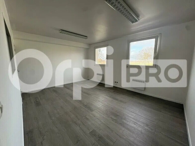 Bureau dans Villecresnes à louer - Photo intérieure – Image 2 sur 5