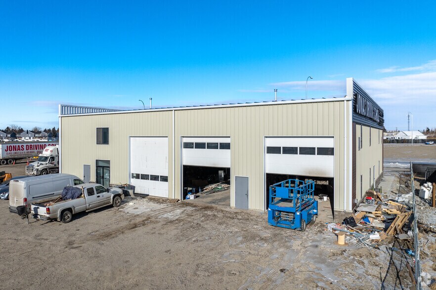 5235 28 Av SE, Calgary, AB à louer - Photo de l’immeuble – Image 2 sur 3