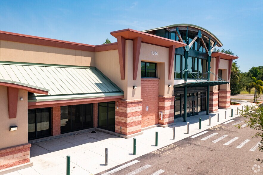 1794 22nd St S, Saint Petersburg, FL à louer - Photo de l’immeuble – Image 2 sur 5