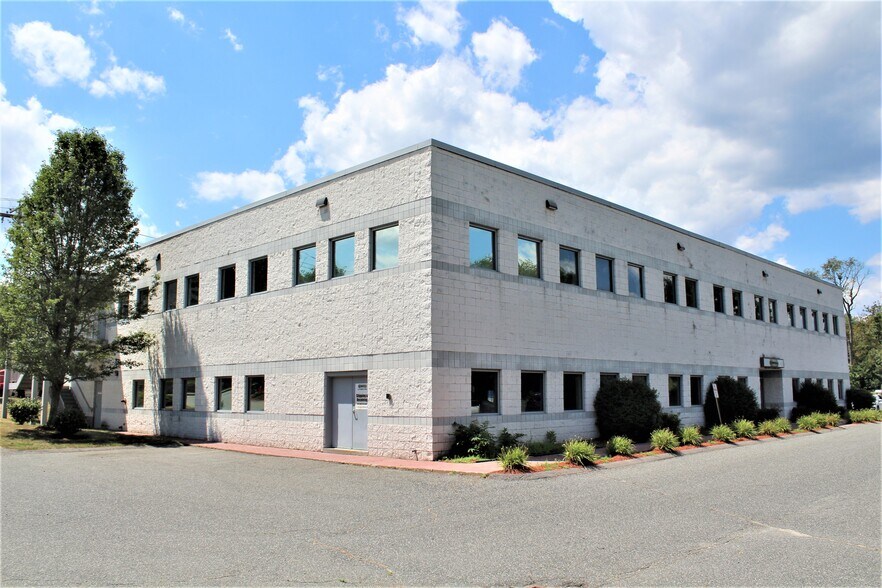 55 Sumner St, Milford, MA à louer - Photo de l’immeuble – Image 3 sur 5