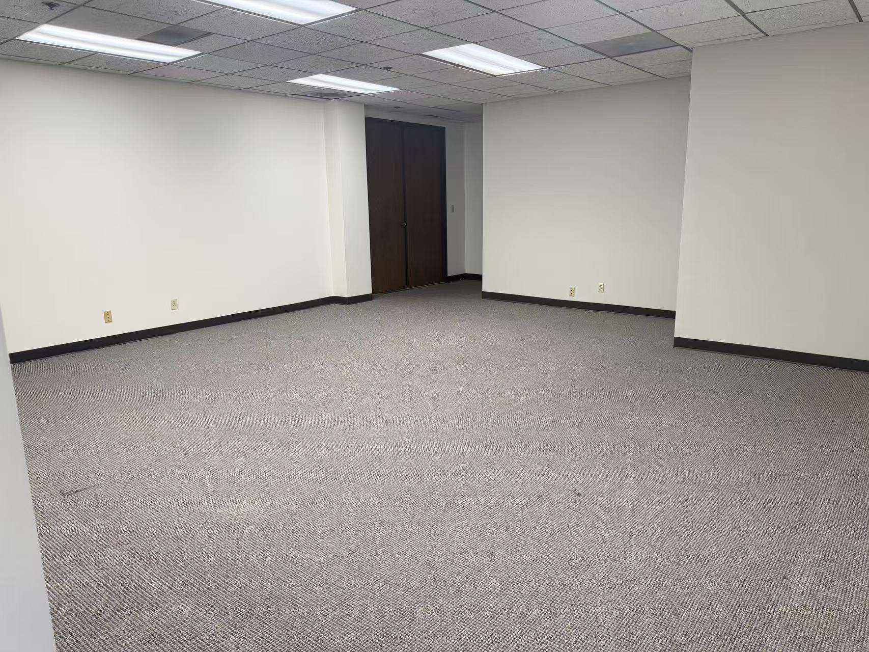 337 N Vineyard Ave, Ontario, CA à louer Photo intérieure– Image 1 sur 3