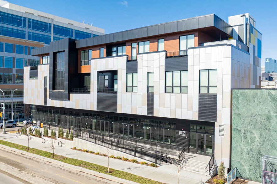 65 Edmonton Trl NE, Calgary, AB à vendre - Photo de l’immeuble – Image 2 sur 4