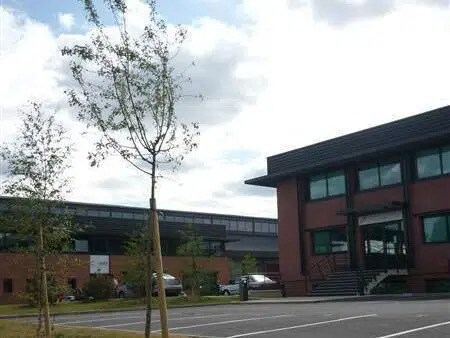 Plus de détails pour Bureau, Industriel/Logistique à louer