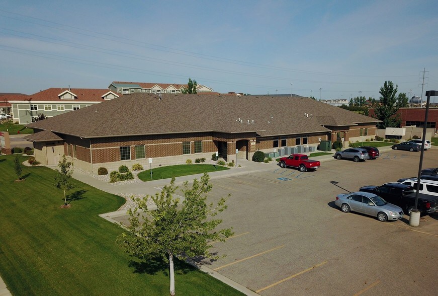 4165 30th Ave S, Fargo, ND à louer - Photo principale – Image 1 sur 4