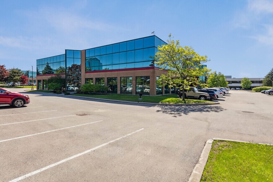 5705 Cancross Ct, Mississauga, ON à vendre - Photo de l’immeuble – Image 3 sur 18