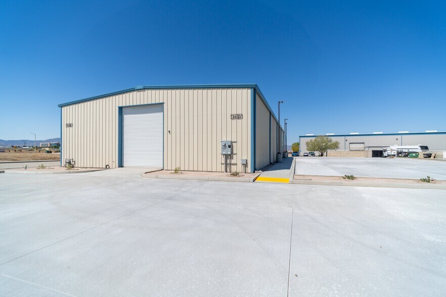 42515 Wall St, Lancaster, CA à vendre - Photo de l’immeuble – Image 3 sur 34