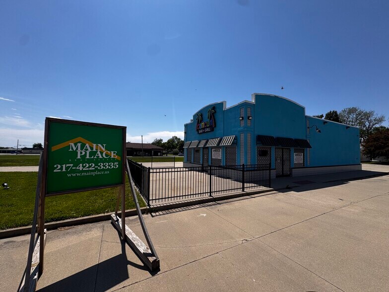 125 N State Route 121, Warrensburg, IL à vendre - Photo de l’immeuble – Image 3 sur 13