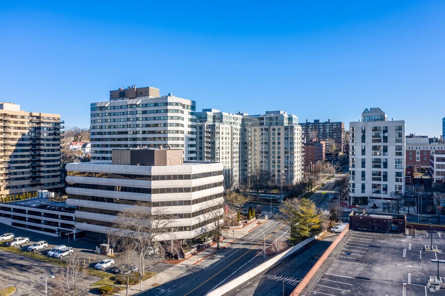 3 Barker Ave, White Plains, NY à louer - Aérien – Image 3 sur 7