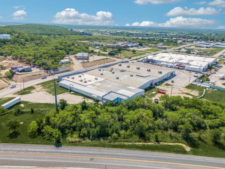 338 Cliff Dr, Graham, TX à vendre - Photo de l’immeuble – Image 3 sur 28