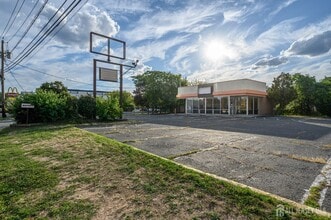 343 State Route 17, Hasbrouck Heights, NJ à vendre Photo de l’immeuble– Image 2 sur 2
