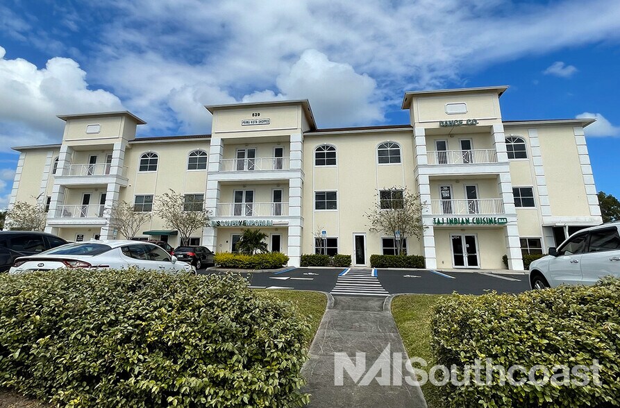 529 NW Prima Vista Blvd, Port Saint Lucie, FL à vendre - Photo de l’immeuble – Image 2 sur 4