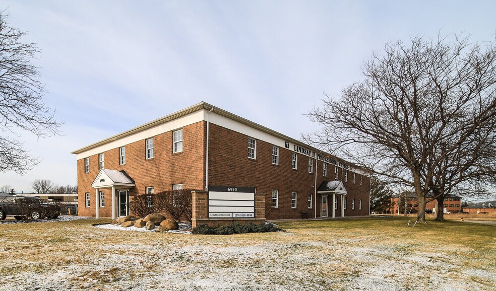 6990 Lindsay Dr, Mentor, OH à vendre - Photo principale – Image 1 sur 5