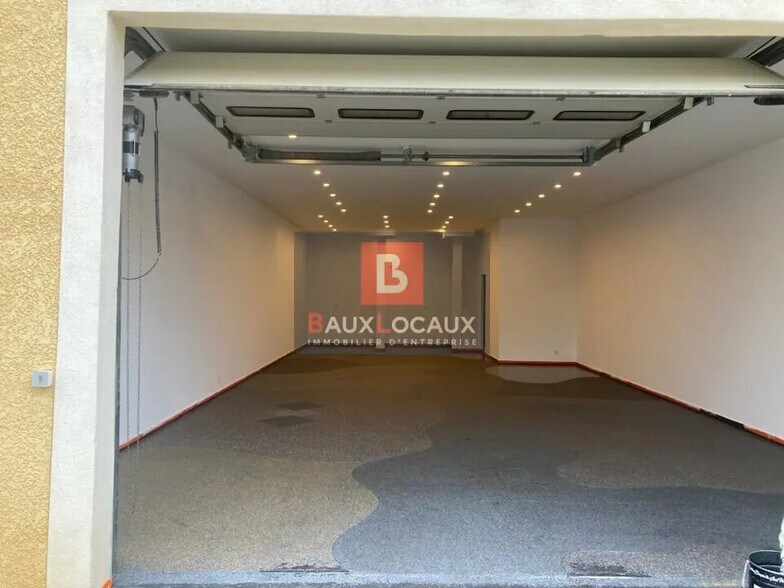 545 Route De La Provence, Lamanon à louer - Photo de l’immeuble – Image 2 sur 5