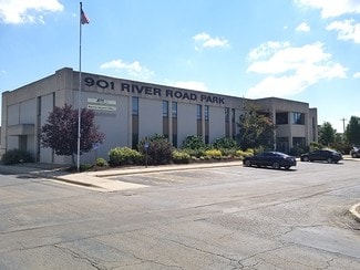 Plus de détails pour 901 NE River Rd, Topeka, KS - Bureau à louer