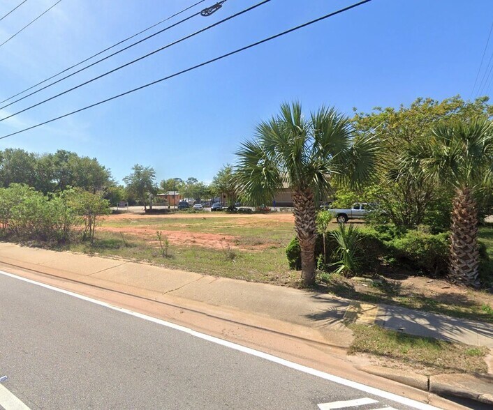 801 Gulf Breeze Pky, Gulf Breeze, FL à louer - Autre – Image 2 sur 6
