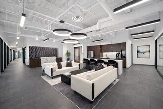 12544 High Bluff Dr, San Diego, CA à louer Photo intérieure– Image 1 sur 4