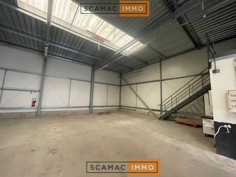 Local d'activités dans Guibeville à vendre - Photo de l’immeuble – Image 3 sur 8