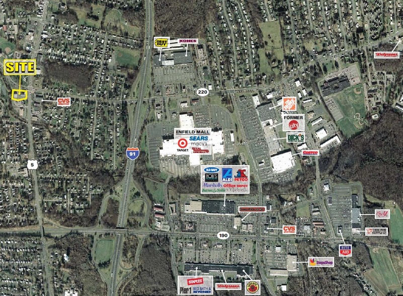 878 Enfield St, Enfield, CT à louer - Photo de l’immeuble – Image 1 sur 5