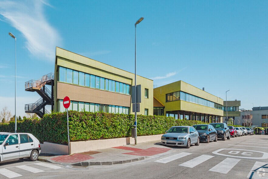 Bureau dans Las Rozas de Madrid, Madrid à vendre - Photo principale – Image 1 sur 2