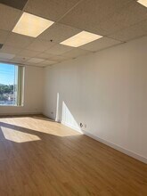 600 W Broadway, Glendale, CA à louer Photo intérieure– Image 2 sur 2