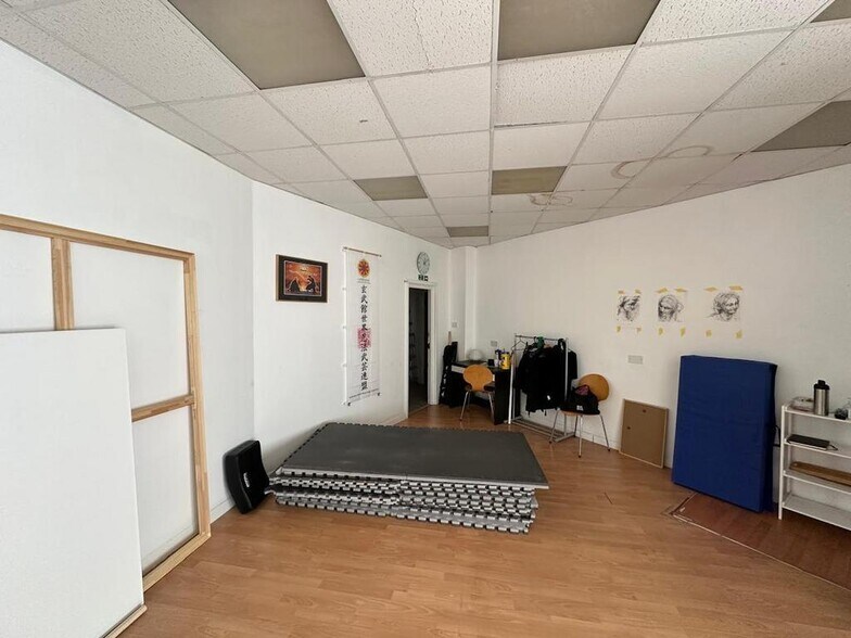 1-40 Village Sq, Brighton à louer - Photo de l’immeuble – Image 3 sur 9