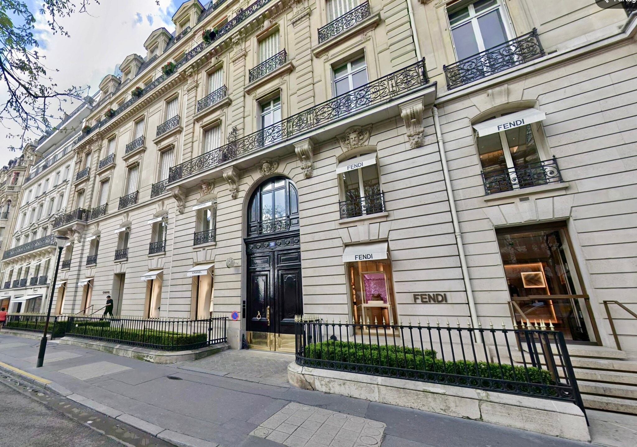 51 Avenue Montaigne, Paris à louer Photo de l’immeuble– Image 1 sur 15